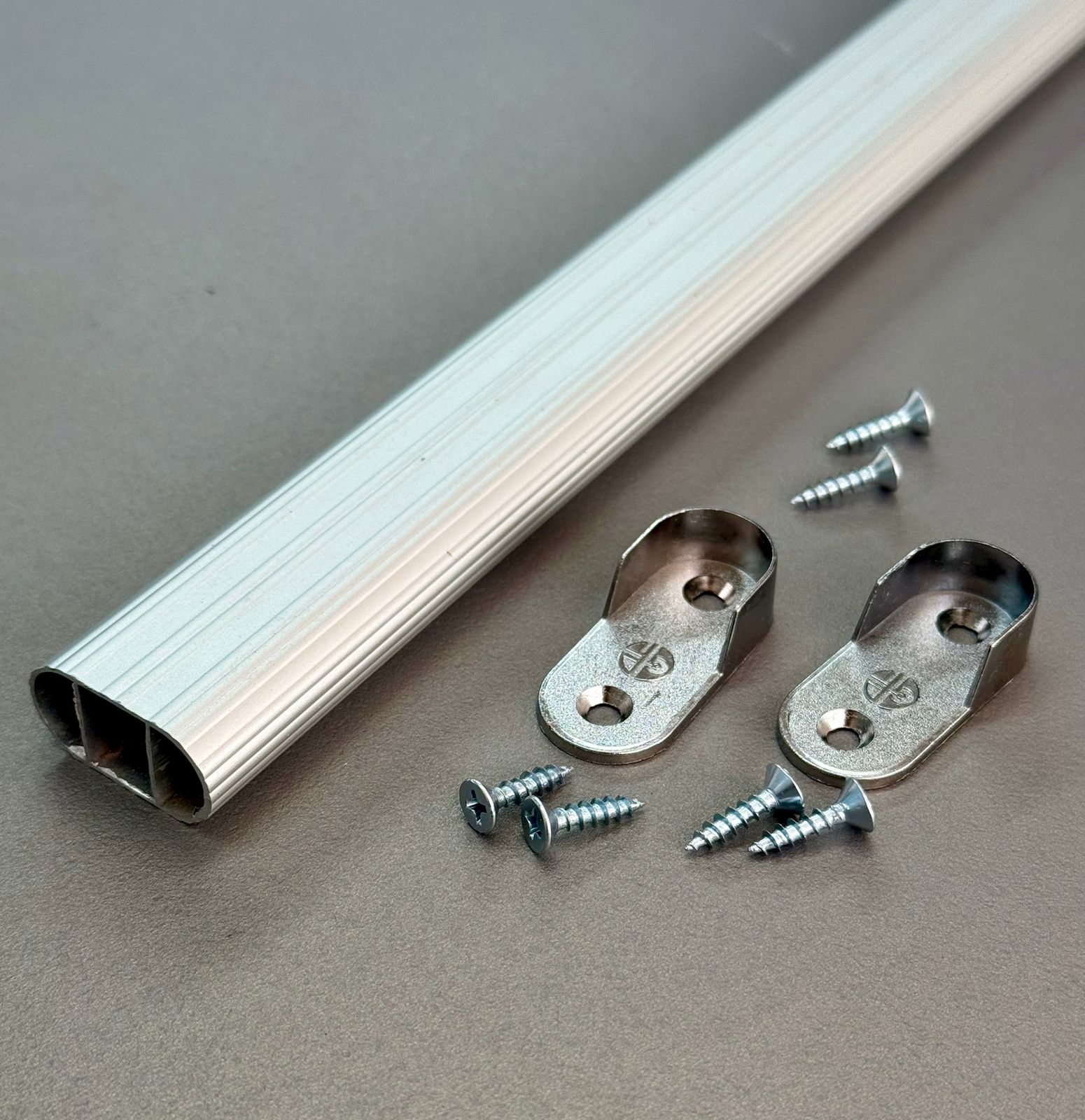 Barra de Clóset de Aluminio con Soportes